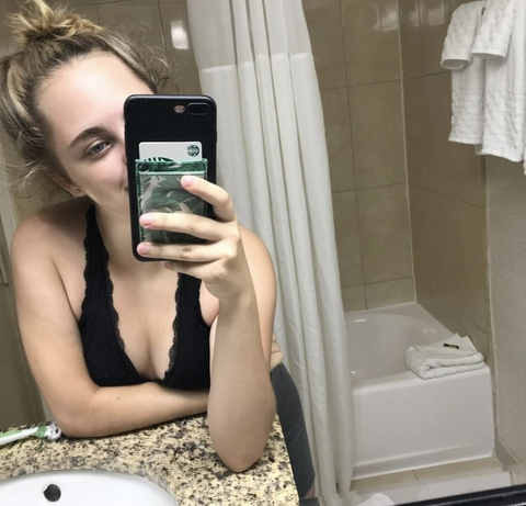 View elizabethrose OnlyFans content for free 

 picture 2