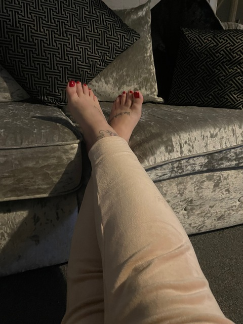 ellas2feet (Ella) OnlyFans Leaked Videos and Pictures 

 picture 2