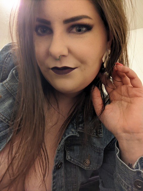 emeraldevergreen (Emerald) OnlyFans Leaked Content 

 picture 2