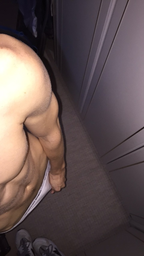 View emg9813 OnlyFans videos and photos for free 

 picture 2