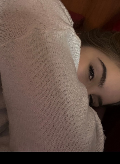 emiliallure OnlyFans Leaked 

 picture 2