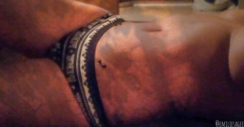 emiliesagee OnlyFans Leaked (4 Photos and 0 Videos) 

 picture 2