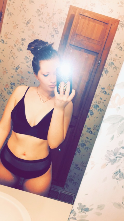 emilyculver0011 OnlyFans Leaks 

 picture 2