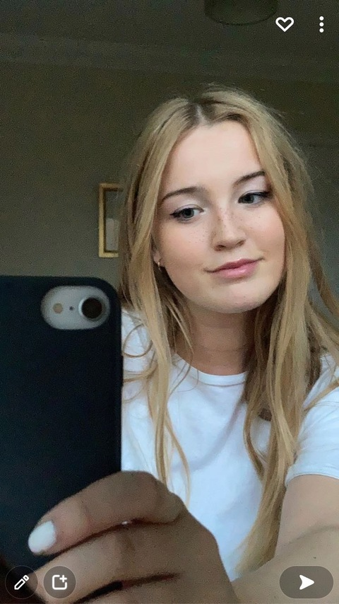 Free access to @emilyy.xx (Emily) Leaked OnlyFans 

 picture 2
