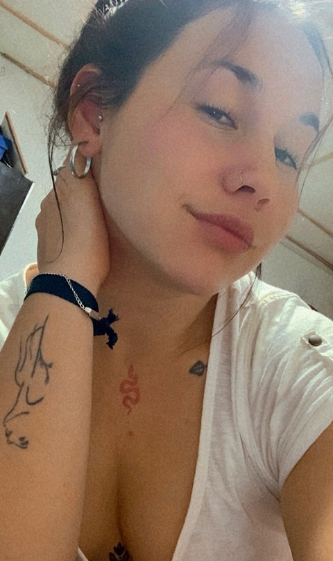 View emmaxx19 OnlyFans content for free 

 picture 2