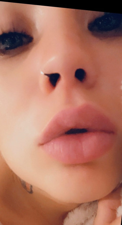 View emmiie92 OnlyFans videos and photos for free 

 picture 2