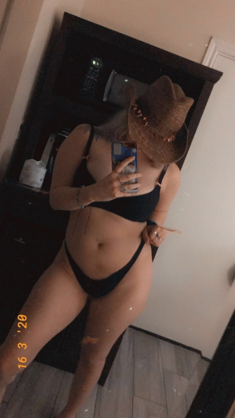 View erinaparks (peachy slut ✨) OnlyFans 40 Photos and 31 Videos for free 

 picture 2