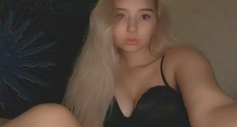 View eveyln OnlyFans content for free 

 picture 2