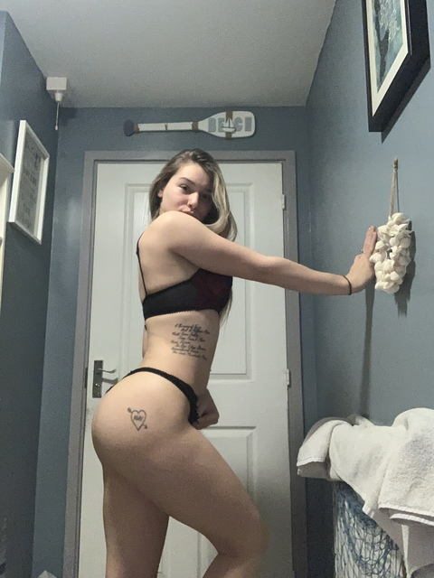 Onlyfans leaks evie19xo 

 picture 2