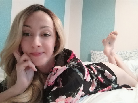 explorealaura OnlyFans Leak 

 picture 2