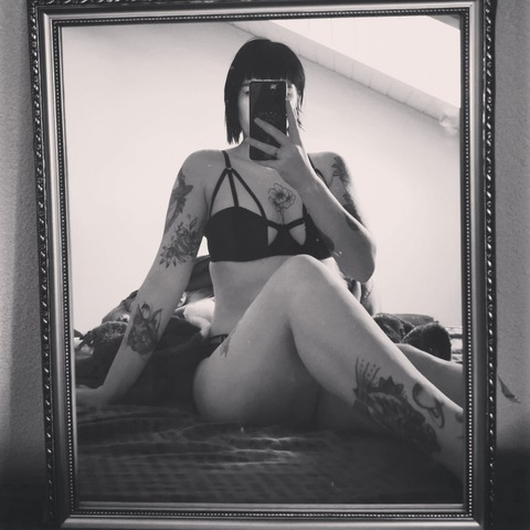ezoldarkdoll OnlyFans Leak 

 picture 2