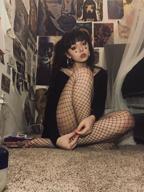 Download ezszy OnlyFans content for free 

 picture 2
