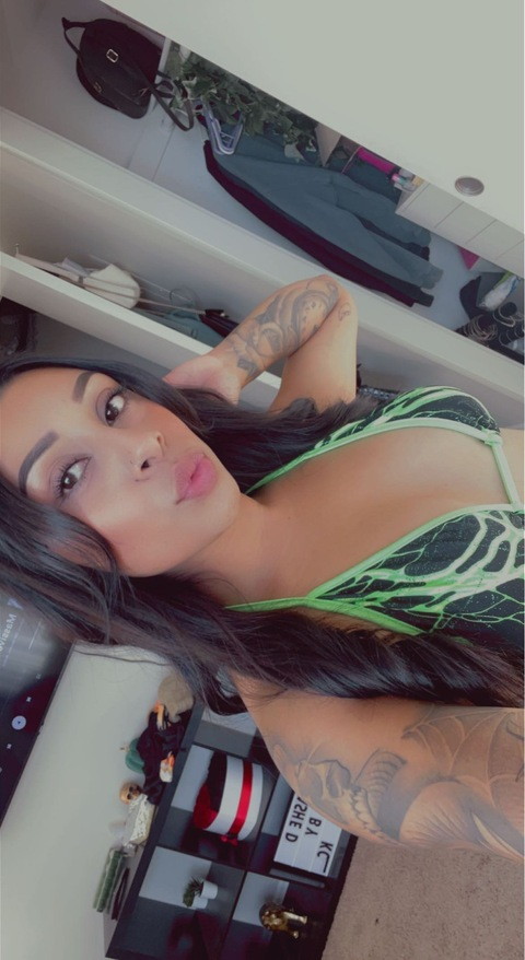 View feelmeflowww (la mala vida) OnlyFans 14 Photos and 3 Videos for free 

 picture 2