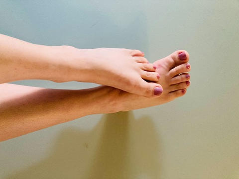 feetpetite_charl OnlyFans Leaked Photos and Videos 

 picture 2