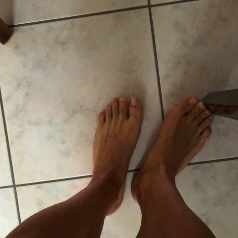 View feetxloverx (Feet God ❤️) OnlyFans 20 Photos and 3 Videos leaks 

 picture 2