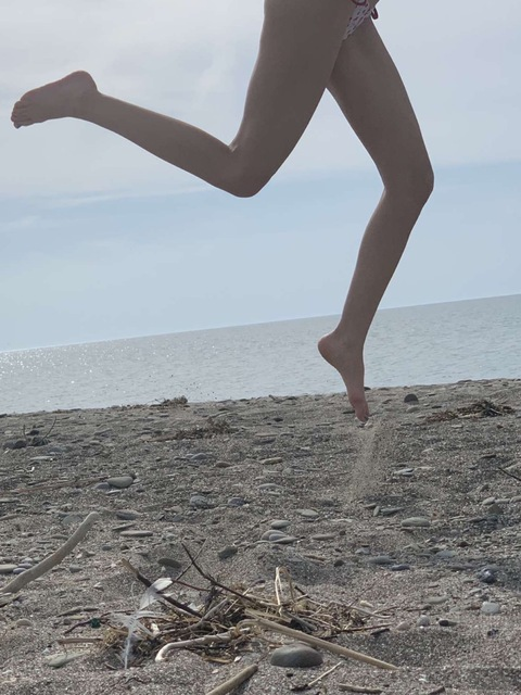 View feetyranda OnlyFans content for free 

 picture 2