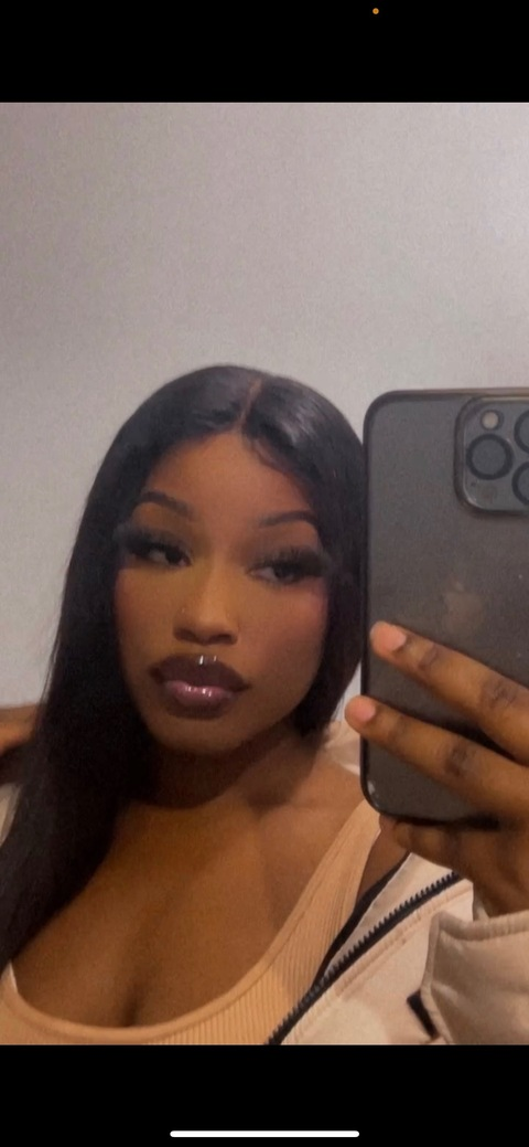 View femmefatalexox OnlyFans content for free 

 picture 2