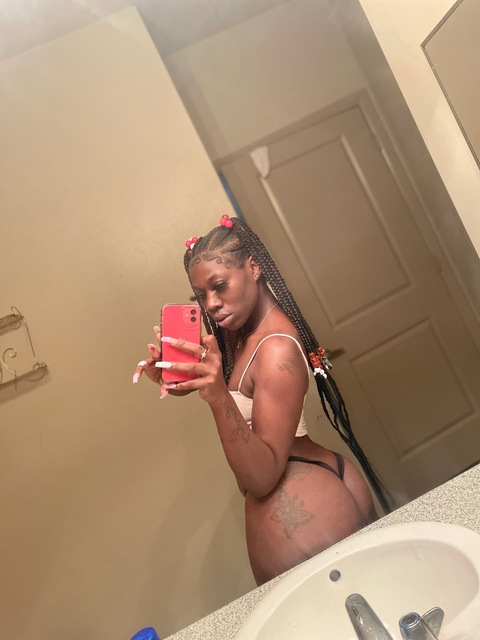 fineeshit OnlyFans Leaks 

 picture 2