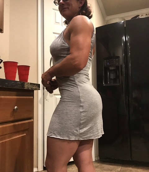 fitwife21 (😈 FitWife21 😈) free OnlyFans content 

 picture 2