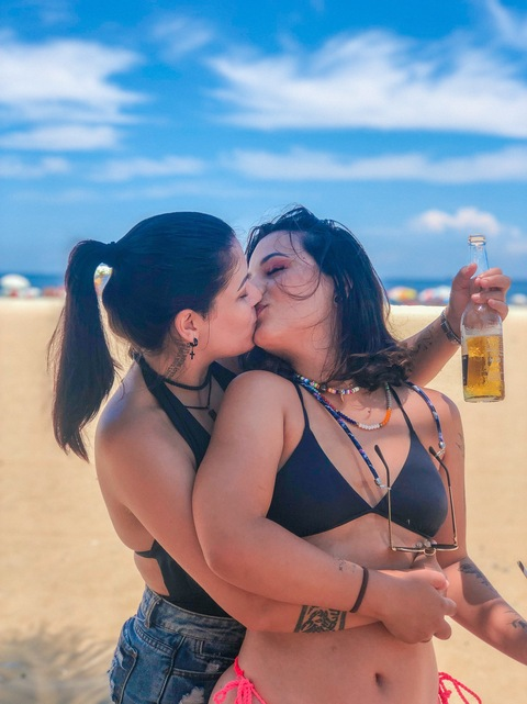 flaviaejulia OnlyFans Leaks 

 picture 2