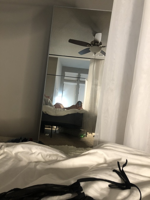 View floosii OnlyFans content for free 

 picture 2