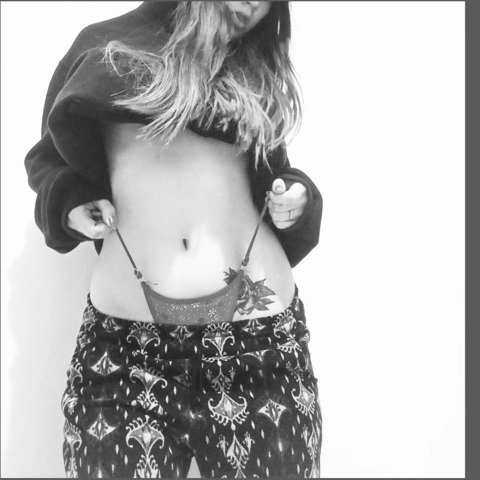 flopi22 (Florencia) OnlyFans content 

 picture 2
