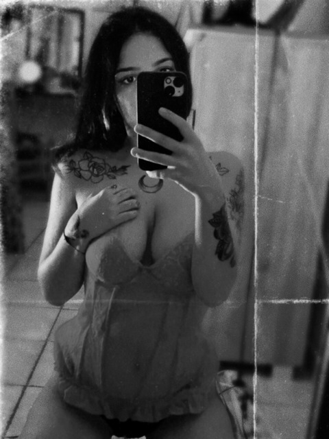 florabaex (Flora🦋) OnlyFans Leaked Content 

 picture 2