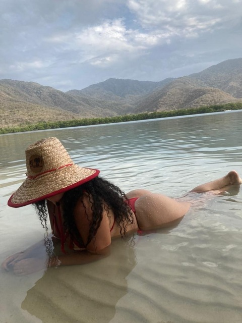View franyerlin OnlyFans content for free 

 picture 2