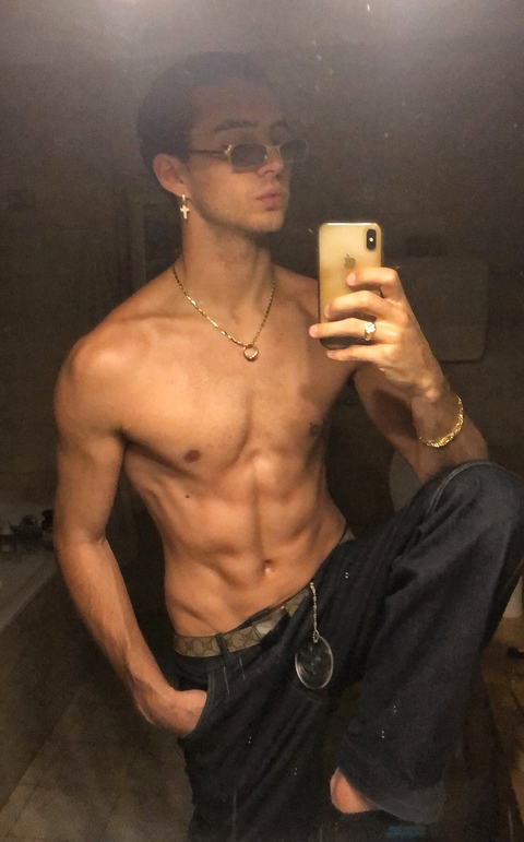 Onlyfans free gian_tone 

 picture 2