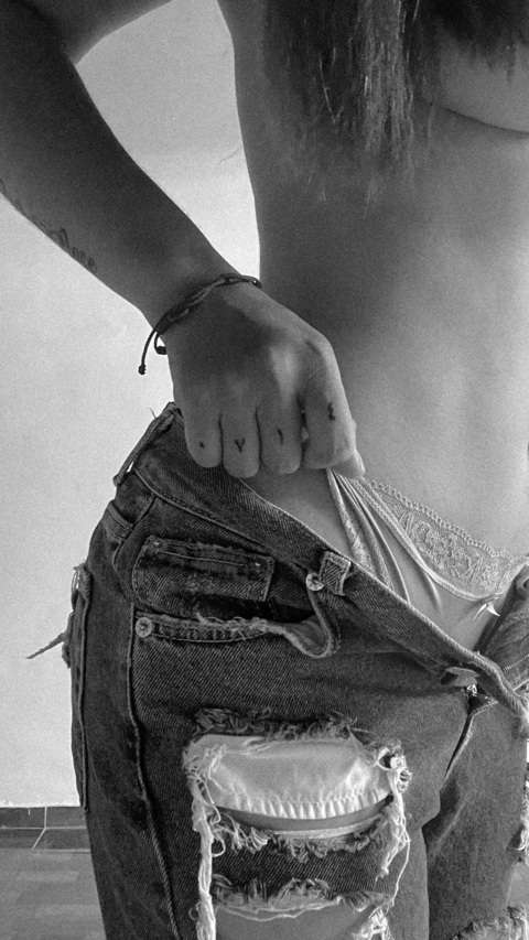 giral19_r (Giral) OnlyFans content 

 picture 2