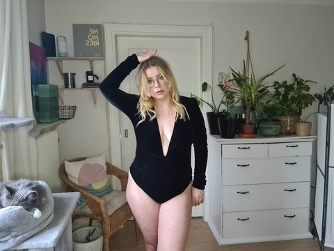 View glitterbabeprincess OnlyFans videos and photos for free 

 picture 2