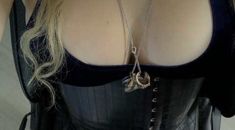 View bunny ૮ ˶ᵔ ᵕ ᵔ˶ ა (glitterbunnyx) OnlyFans 274 Photos and 18 Videos leaked 

 picture 2