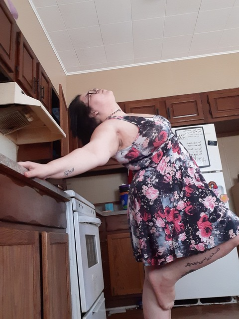 View Kels (glittergoremama) OnlyFans 81 Photos and 26 Videos for free 

 picture 2