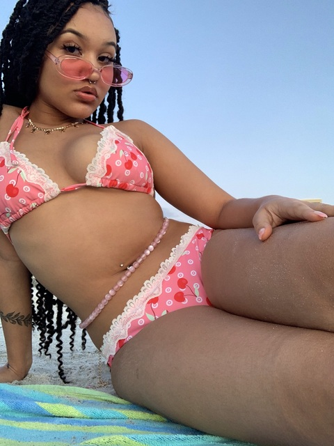 glitzyaf OnlyFans Leaks 

 picture 2