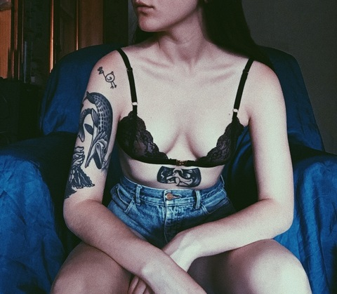 View glory_holly OnlyFans content for free 

 picture 2