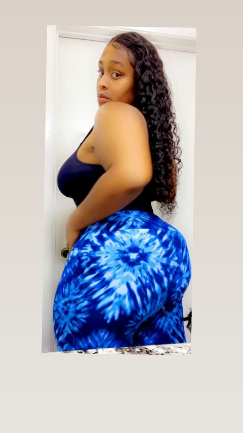 Onlyfans leak goldentreats 

 picture 2