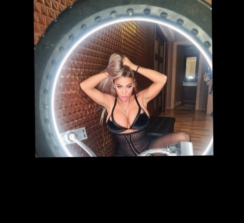 Onlyfans leak goldye.divine 

 picture 2