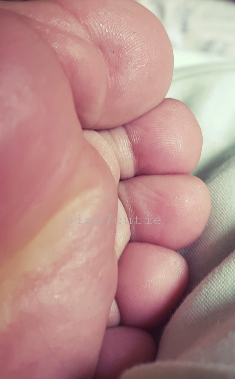 View goodie2shoes7 (Shelby Kinkster) OnlyFans 230 Photos and 77 Videos for free 

 picture 2