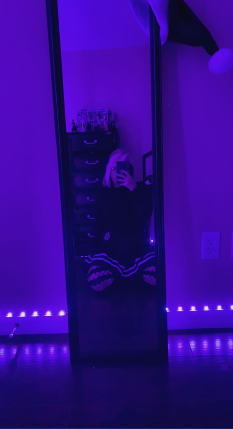 Onlyfans leaked goth_bunny_honey 

 picture 2