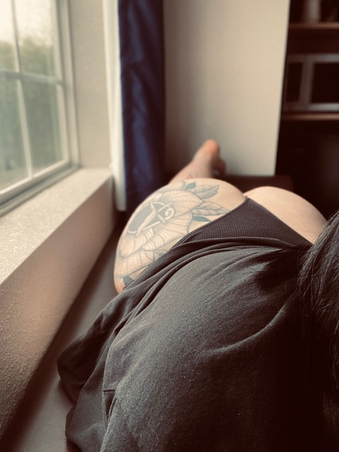gothicc_c (TattedPeach) OnlyFans Leaked Content 

 picture 2