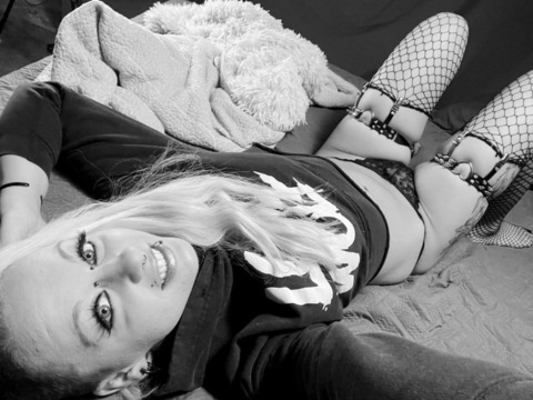 Onlyfans leak gothiccprincess32 

 picture 2
