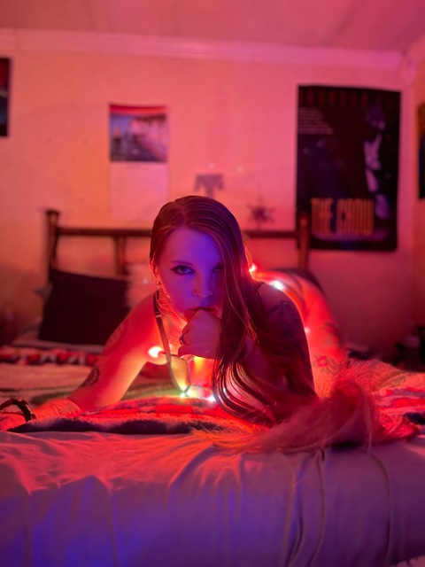 Onlyfans leak gothiclola 

 picture 2