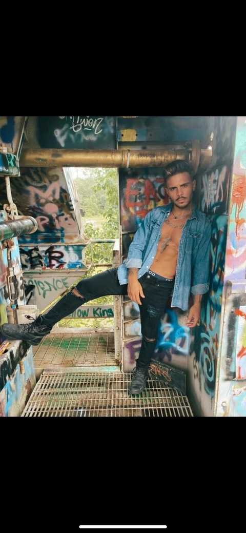 View greekdevilxo (Greek Devil) OnlyFans 6 Photos and 1 Videos leaked 

 picture 2