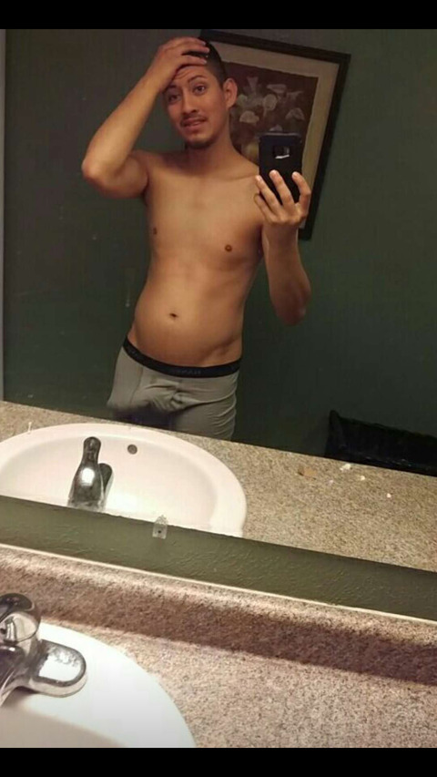 greeneyezz1 (Rolando) OnlyFans Leaks 

 picture 2