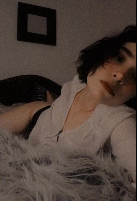 View gretta OnlyFans content for free 

 picture 2
