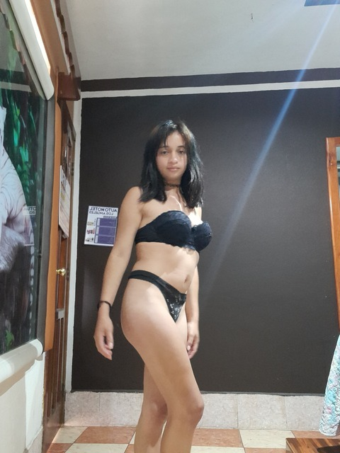 Download guatemaltecahot OnlyFans content for free 

 picture 2