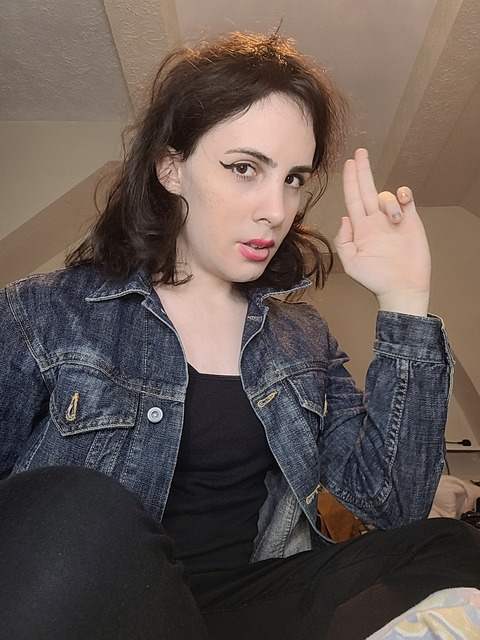 Download gweneria OnlyFans content for free 

 picture 2