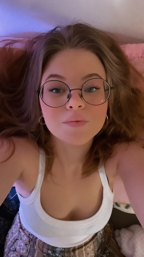h3llbbylyss OnlyFans Leaked (35 Photos and 11 Videos) 

 picture 2