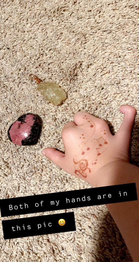View handsfromhelly OnlyFans content for free 

 picture 2