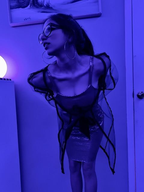 View hanlily OnlyFans content for free 

 picture 2